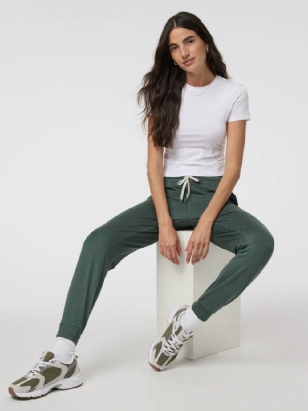 Vuori Performance Joggers, size XL - Picture 2 of 4